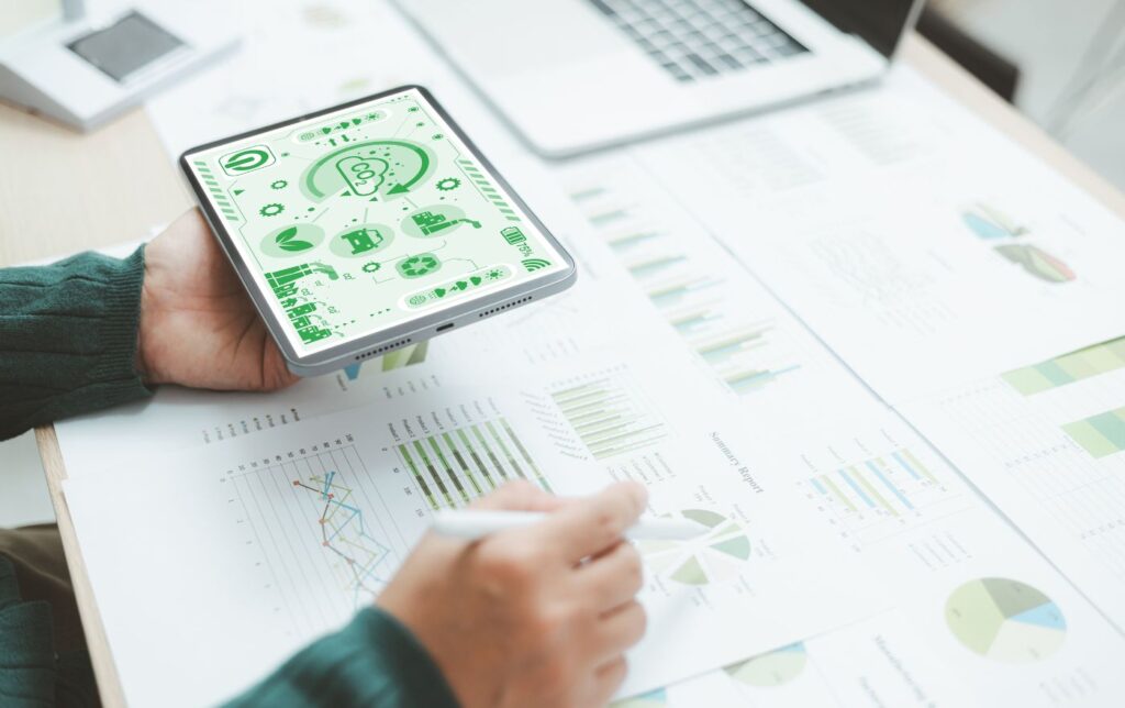Análisis de datos de sostenibilidad en tableta digital